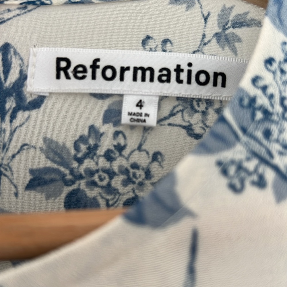 Reformation Carolena Dress in Pompadour, Blue and White Floral Long Sleeve - Picture 11 of 14